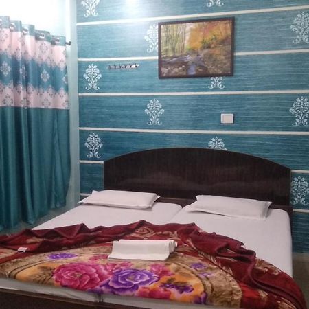 Hotel Giriraj Inn Варанаси Экстерьер фото