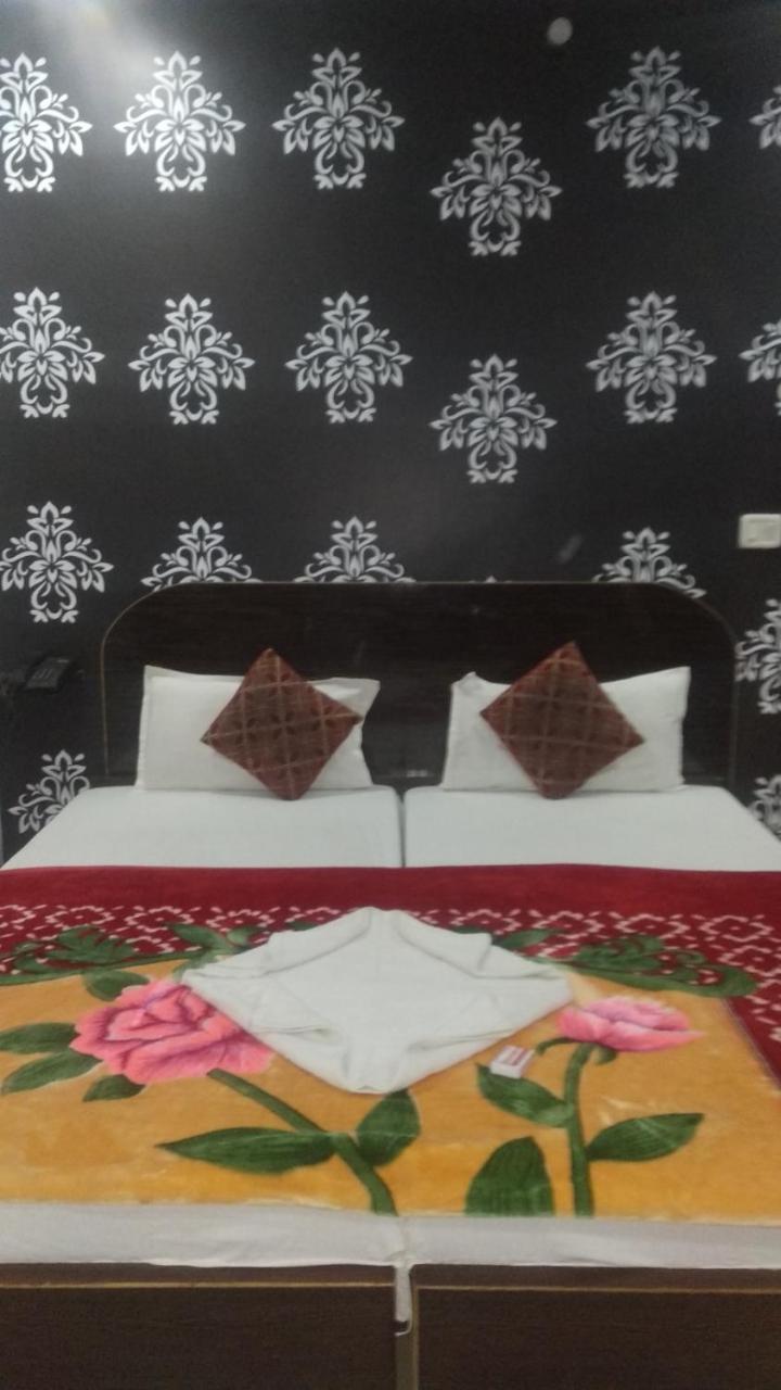 Hotel Giriraj Inn Варанаси Экстерьер фото