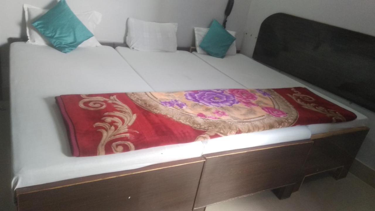 Hotel Giriraj Inn Варанаси Экстерьер фото