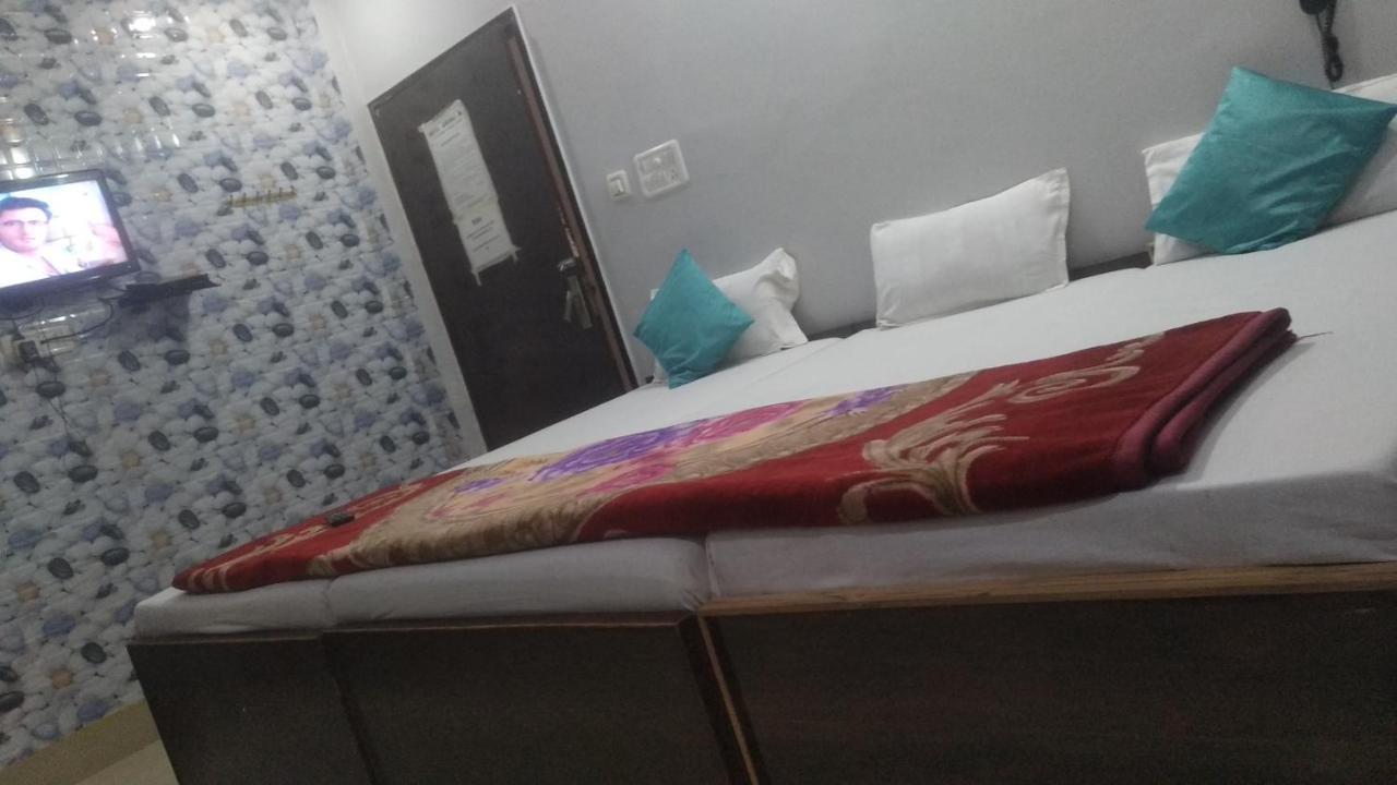 Hotel Giriraj Inn Варанаси Экстерьер фото